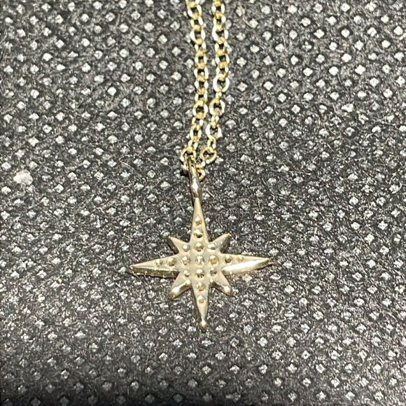 Delicate small necklace with star pendant - Picture 6 of 6